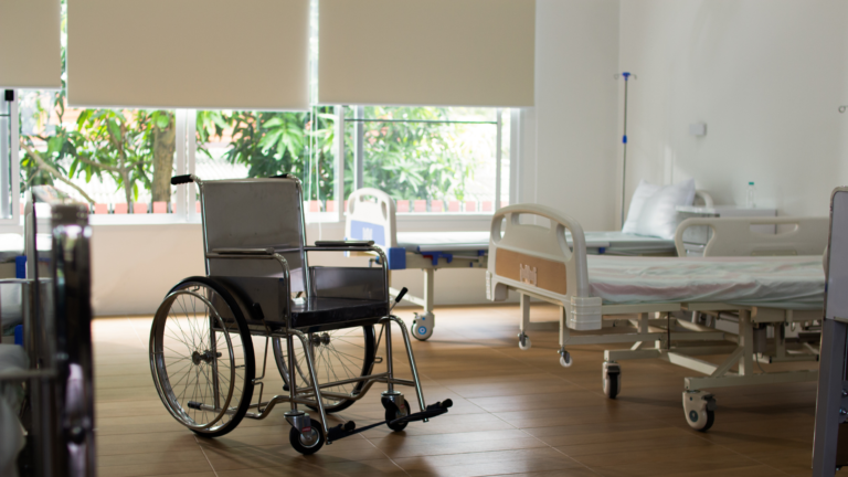 מדריך מקיף לדיור בגיל השלישי בישראל: דיור מוגן, בתי אבות, דיור סיעודי וגיל הזהב השוואת מחירים 2025, זכויות כספיות, קריטריונים לבחירה וייעוץ מקצועי מברטה שמעוני ליווי אישי ללא עלות ☎ 077 3006194